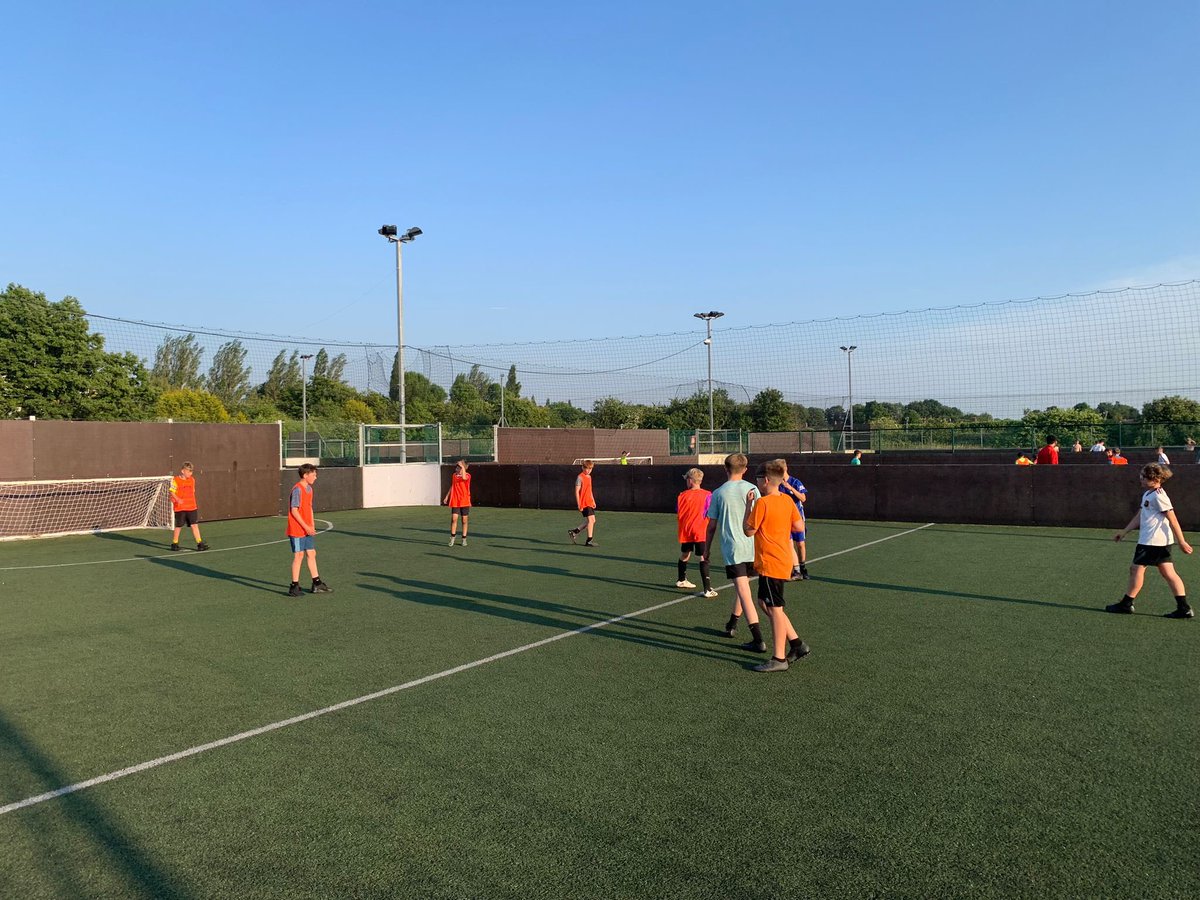 Productive night for @YourLiveWire Sports coaches providing a fantastic boxing session and Junior football league
👌⚽️🥊 #safercommunities @CheshirePCC @StreetGamesNor1 @OrfordWaPol @PoliceWarr #doorstepsport @KassiaAcademy @sportrectweets @SFDCoalition @ActiveCheshire