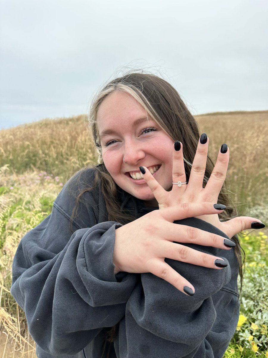 RieleeBryan's tweet photo. 4 &amp; 1/2 years later and he proposed last week!! And I found this thread I forgot about so I had to add this of course🥹💍🥰 https://t.co/2tETcVidoP