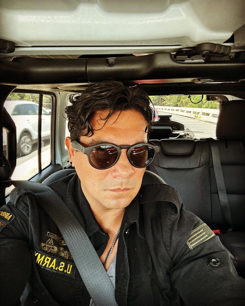 TheCrewADS's tweet photo. #TheCrew #Rompiendola👊🏽 #Viernes de #Scouting y porque no un Traguito para celebrar el próximo Gran #evento con quien más si no es #TheCrew Cliente contento barriga Llena. https://t.co/y06opGpPob