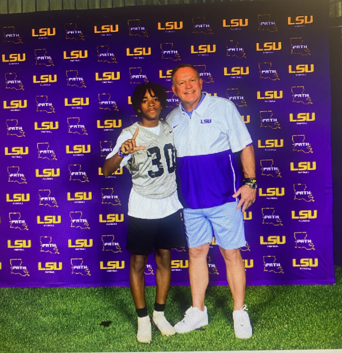 JtTooShifty's tweet photo. first time meeting the goat @F3Elite7v7 @LSUfootball @JordanArcement @Coach_Hankton @KenAnioJr https://t.co/KhK6O3L9Fh