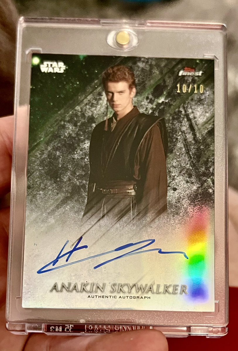 Been a slow mail week. Today made up for it. As a huge SW fan, I needed a Hayden Christensen Auto card. @starwars #starwars #prequels #attackoftheclones #starwarscards #skywalker #vader #haydenchristensen