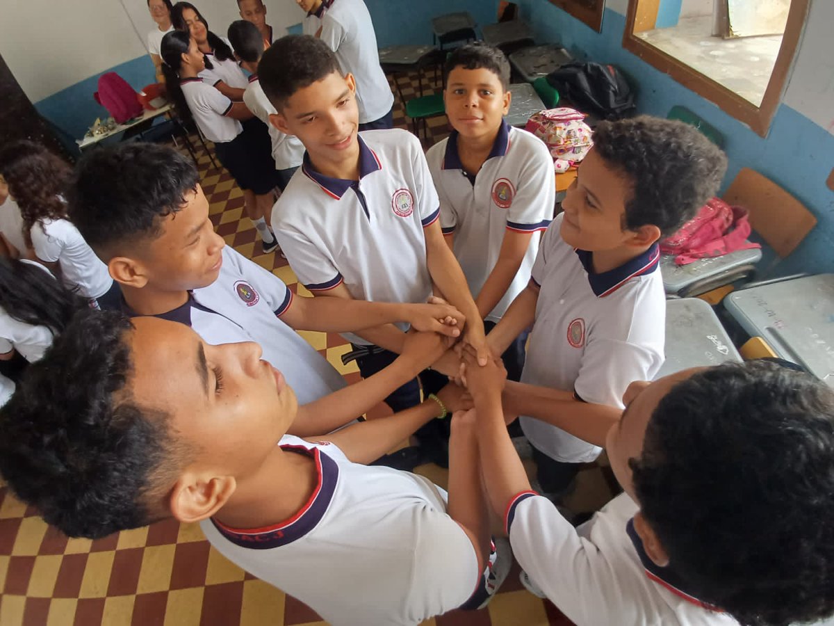 Ciudades_sborde's tweet photo. 📍 Barranquilla

💪 En el colegio Sagrado Corazón de Jesús llevamos a cabo actividades para reconocer la importancia de las luchas y victorias de las comunidades diversas, desde una perspectiva intercultural y étnica. 

#LivesInDignity https://t.co/GFEJetYO6G