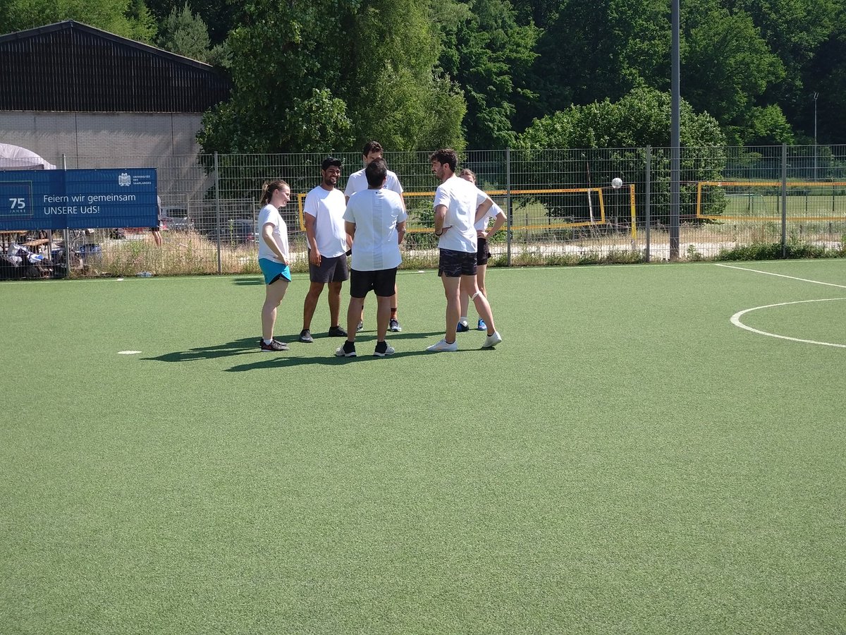 Fun day cheering our BioINM team at the @Saar_Uni Chem Dept Football tournament! It was a good fight and a few injuries but at the end of the day, the other team from our institute, the NanoBoys (in red), won the tournament in style.