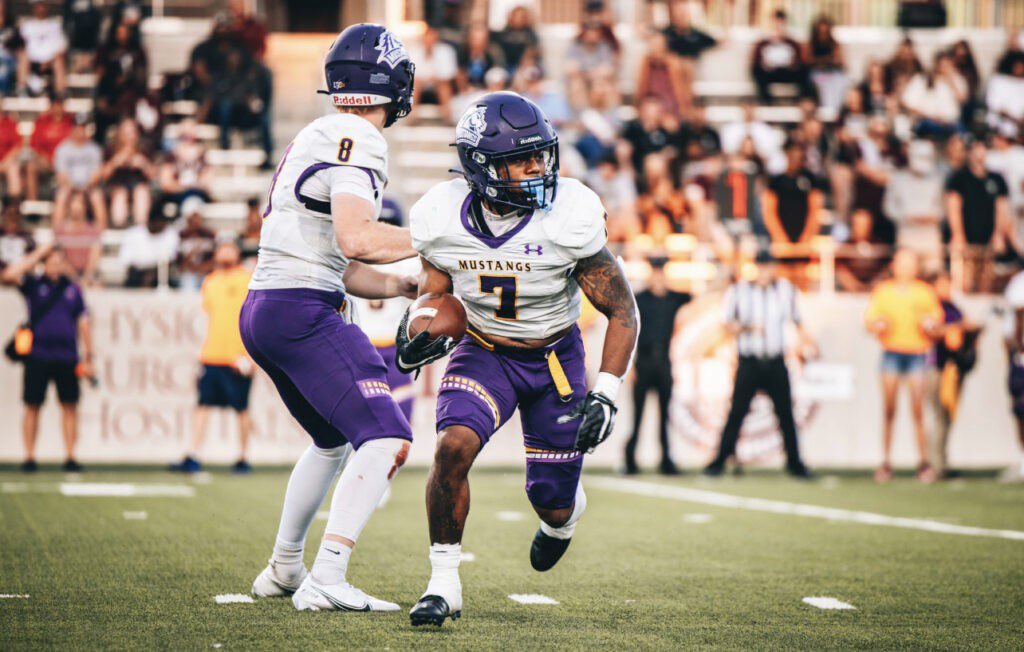 After a great conversation with <a href="/CoachJamesLee_/">James Lee, M.A.</a> and <a href="/CoachPron14/">Lee Pronschinske</a> I am blessed to say that I have received my first collegiate football scholarship offer from Western New Mexico University!! #AO1 <a href="/litten_andy/">Andy Litten</a> @MrTriay <a href="/hzfbfamily/">Horizon Football</a> <a href="/WClay99/">Walker_Clay99</a> <a href="/JUSTCHILLY/">Just Chilly</a> <a href="/azc_obert/">Richard Obert</a>