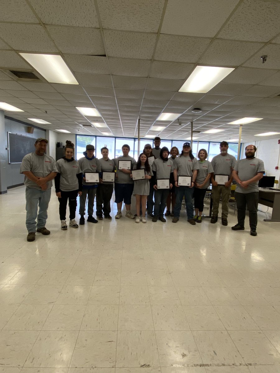 AmerCuttingEdge's tweet image. For the first time in ACE history, we've hosted five bootcamps within 90 miles of each other here in East Tennessee within a week! Participants have ranged from high school students to seasoned #CNC #machinists, from cities to rural communities. #BeACE