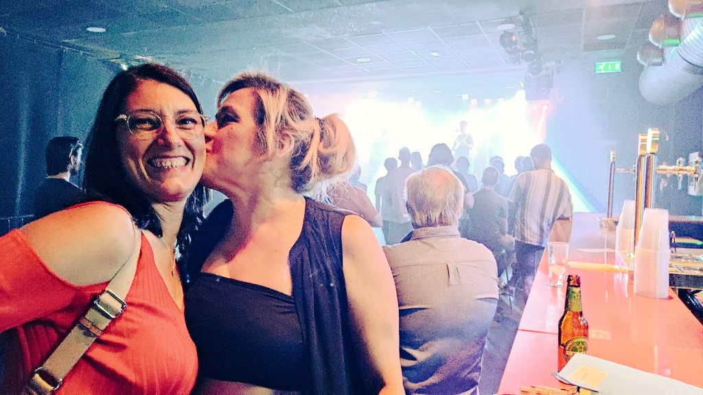 Llampico's tweet photo. Gran noche🌃, @AytoMurcia!
Semifinales de pop-rock @_CreaMurcia_ 🎸 en @garajebeatclub dándolo todo con nuestros grupos jóvenes 2023.
También recibimos con mucho ❤️🤟 a grupos de otras partes de 🇪🇦
En este caso, @Pamplona_ayto 😍 a #Meraba
#SinMiedoAlÉxito
#DÍADELAREGIÓNDEMURCI! https://t.co/nuXKBzygd0
