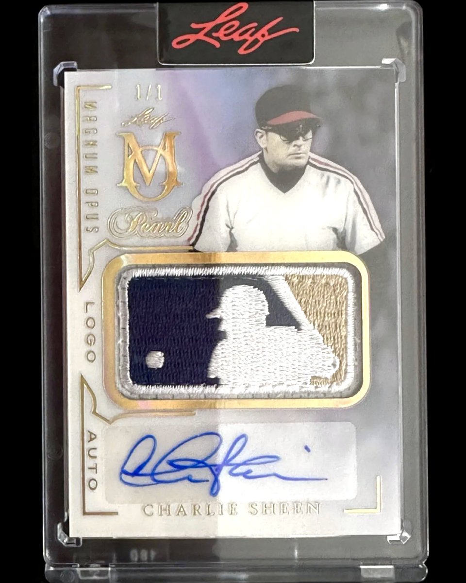 gurucollects's tweet photo. Charlie Sheen Logoman Auto 1/1 😅

The patch in this card was worn by Sheen when he threw out the first pitch with the Padres.

It’s listed on eBay for $4,000. https://t.co/3Z3HfWbVrj
