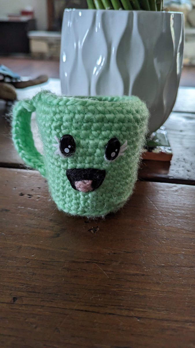 FluffyNotNow's tweet image. Chipper cup 🥰
#crochet #yarn #ArtistOnTwitter #art #Coffee