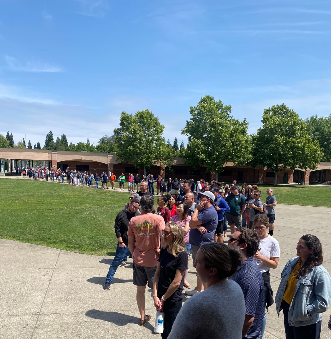 pdRJUHSD's tweet photo. Thank u @YardHouse @raleys @Topgolf @peetscoffee @MikuniSushi @redrobinburgers @DairyQueen @Starbucks @panerabread @seescandies @BeachHutLLC @JacksUrbanEats @TJoesOfficial #RosevilleSquare 4 donating to @rjuhsd #teachers & partnering to make them feel special at our #JuneSummit https://t.co/P7cpX7vM0r