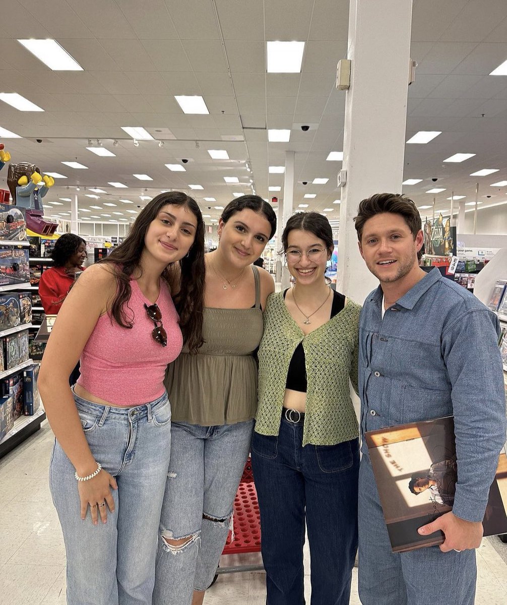 World Notes 1D tweet media