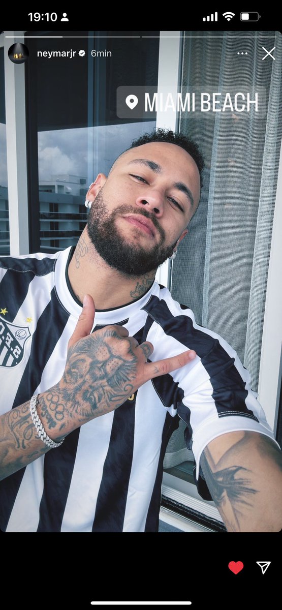 É inacreditável como o Neymar NASCEU pra vestir a camisa do Santos, nunca caiu tão bem