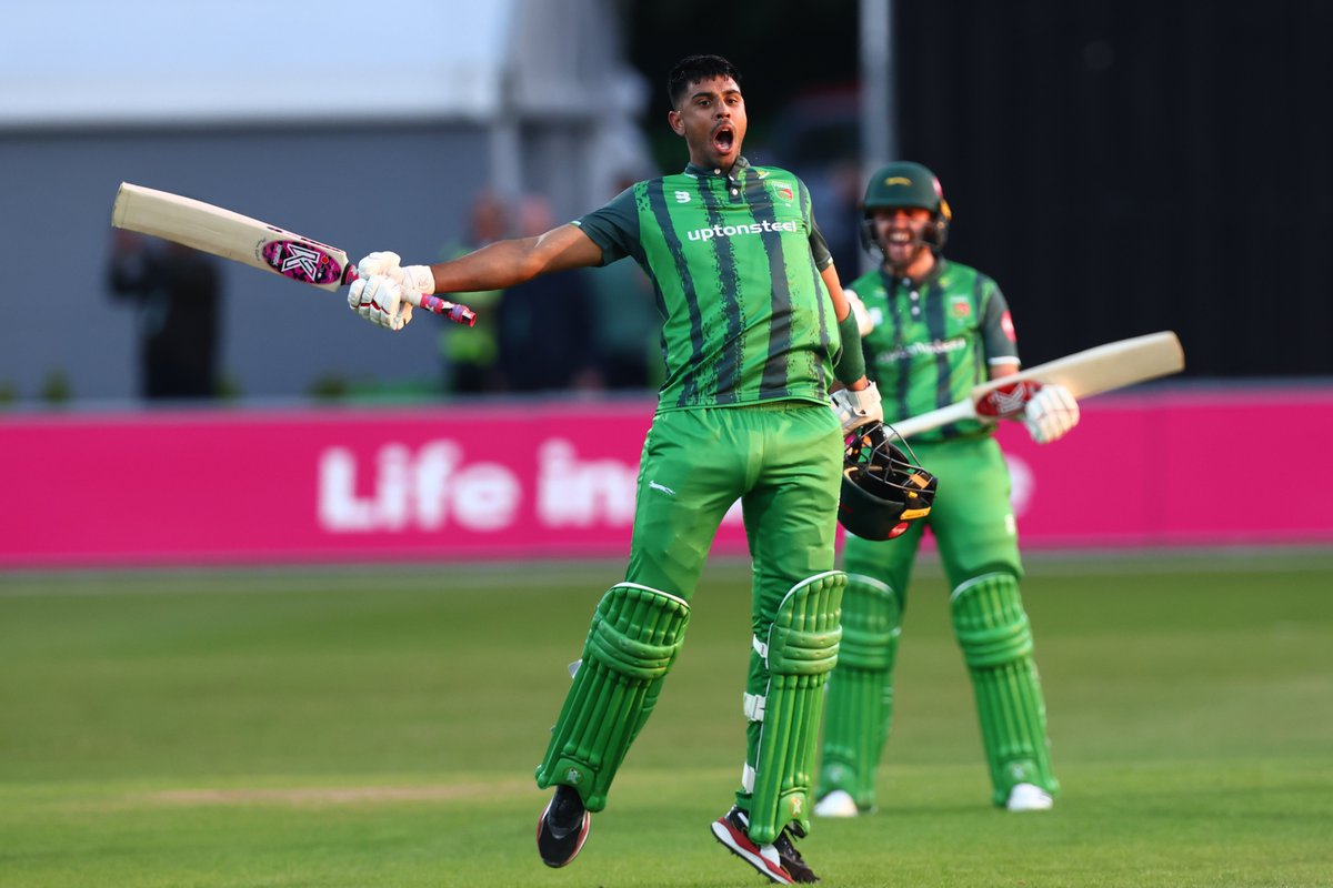 I have seen some truly memorable performances over many years following @leicsccc this one from Rishi Patel is right up there but of all the images I just love these 2. @ljhill23 face when in his team mate reaches that magic 💯 #Foxesfamily