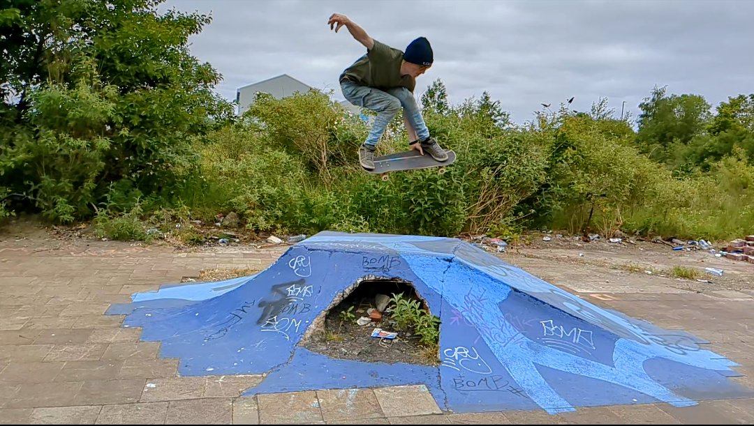 chiposaurus's tweet photo. I've been skating a lot recently! 
I swear it helps me heal https://t.co/bG8m6NHnl9