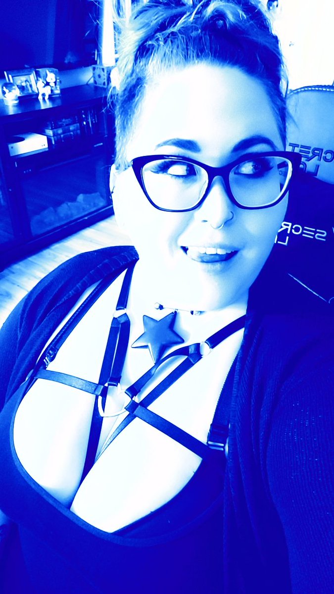 It's almost that time, nerds! Starting early today! Weeee! Let's go! Come hang out for the new Fortnite map!!! 
Twitch.tv/goreasaurusxx 
#twitchaffiliate #twitchstreamer #streamersupport #videogames #Fortnite #gaming #gamergirl #girlswithglasses #girlgamer #femalegamer #streaming