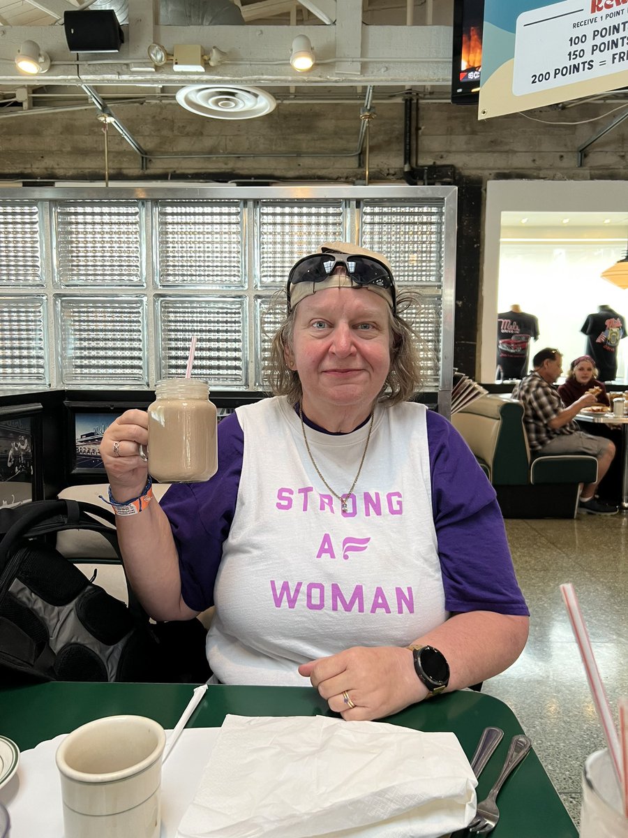 .<a href="/Schwarzenegger/">Arnold Schwarzenegger</a> @ Mel’s Diner drinking Proteinator, thanks <a href="/Schwarzenegger/">Arnold Schwarzenegger</a>