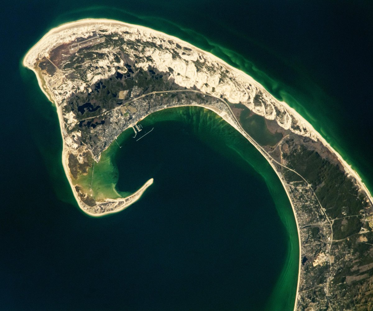 Hooked on Cape Cod 😍🪝

A @Space_Station astronaut took this photograph of the iconic hook-shaped peninsula of Cape Cod. Sand dunes and freshwater ponds are visible to the North, within the Cape Cod National Seashore. 

go.nasa.gov/3Nl8EIj