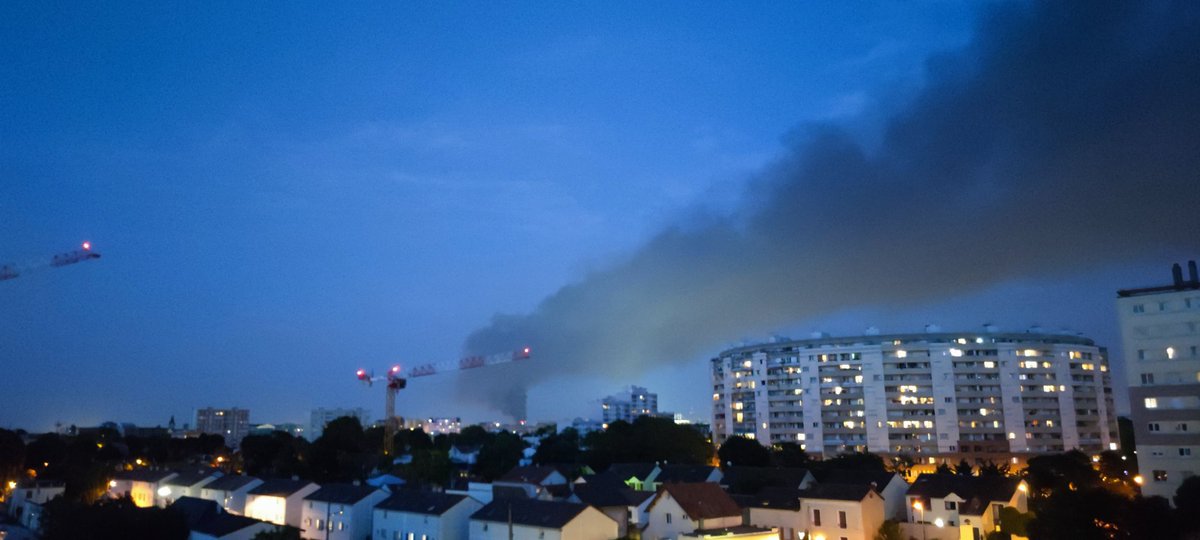 nathpanda's tweet photo. #incendie #bobigny #pantin https://t.co/sI98clThyD