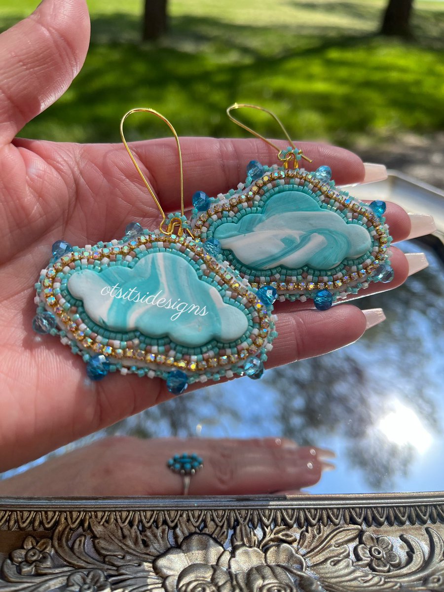 loverebeccaray's tweet image. ✨ new inventory listed on my website! see them now otsitsidesigns.square.site 

ty for supporting Indigenous artists! 💖 

#NativeTwitter #nativebeadwork #handmade