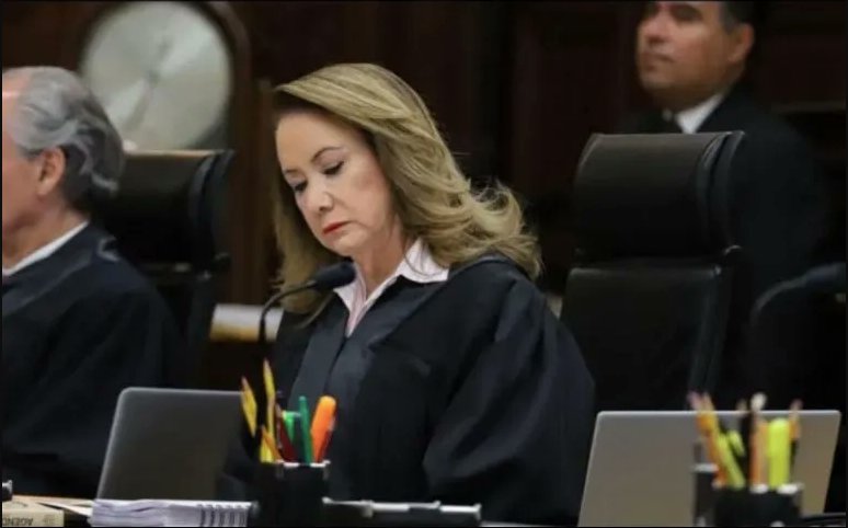 lopezdoriga's tweet photo. El Comité Universitario de Ética de la UNAM dio a conocer que ya concluyó el estudio de la tesis de la ministra Yasmín Esquivel Mossa, señalada por plagio

https://t.co/ipJQIiCmLy https://t.co/8xOIYaTAfb