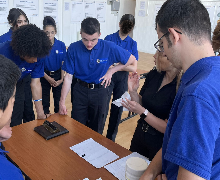 CadetsWMP's tweet photo. #1SH @ChelmsleyWMP Cadets last night learnt about the importance of taking fingerprints and DNA from people detained by the @WMPolice. They then had great #fun taking the #fingerprints & #DNA of each other @rich_har1023 .
๐ ๐๐ฎโโ๏ธ๐ฎโโ๏ธ๐๐ https://t.co/4Uuk2DjgoU