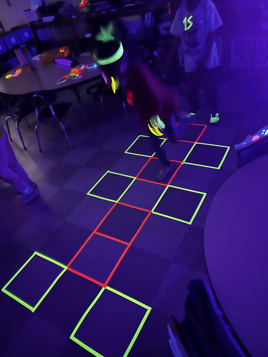 More amazing glow party fun today with <a href="/Ms_Sontag/">Ms. Sontag</a> ! They glowed, they danced, they played! 💡🌈 <a href="/BrooklinePublic/">The Public Schools of Brookline</a> <a href="/schoolheath/">Heath School</a>