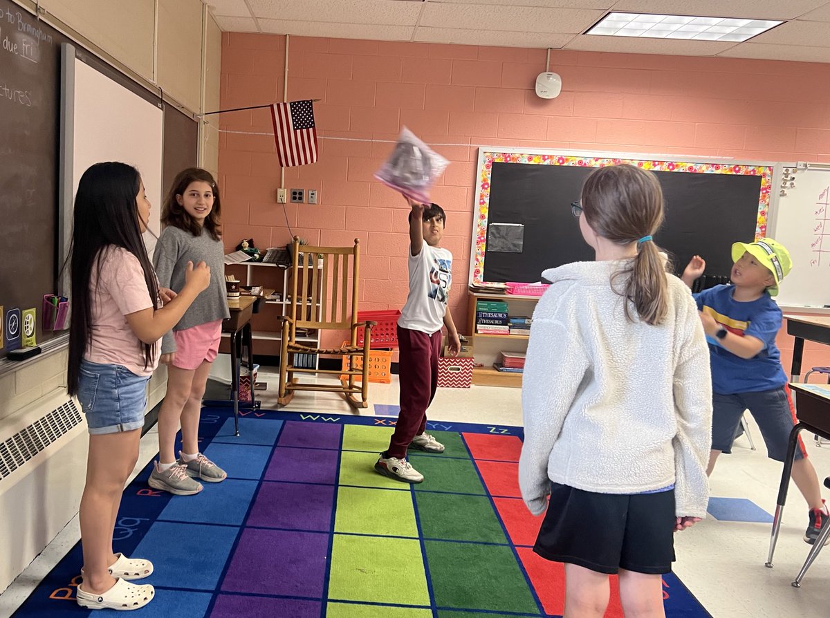MissReed_Coates's tweet photo. We are making fabulous memories in our last two weeks of school! Balloon Pop activities have included Minute to Win It games, paper airplane competition, and Football Pudding! #4thGradeMemories https://t.co/LRJxEr3V6K