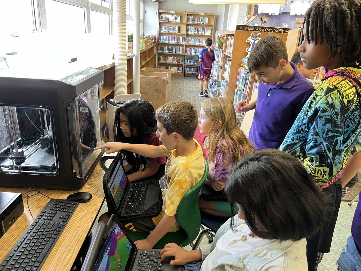 Vernon’s students are AMAZED by our new 3-D printer! @obenschool