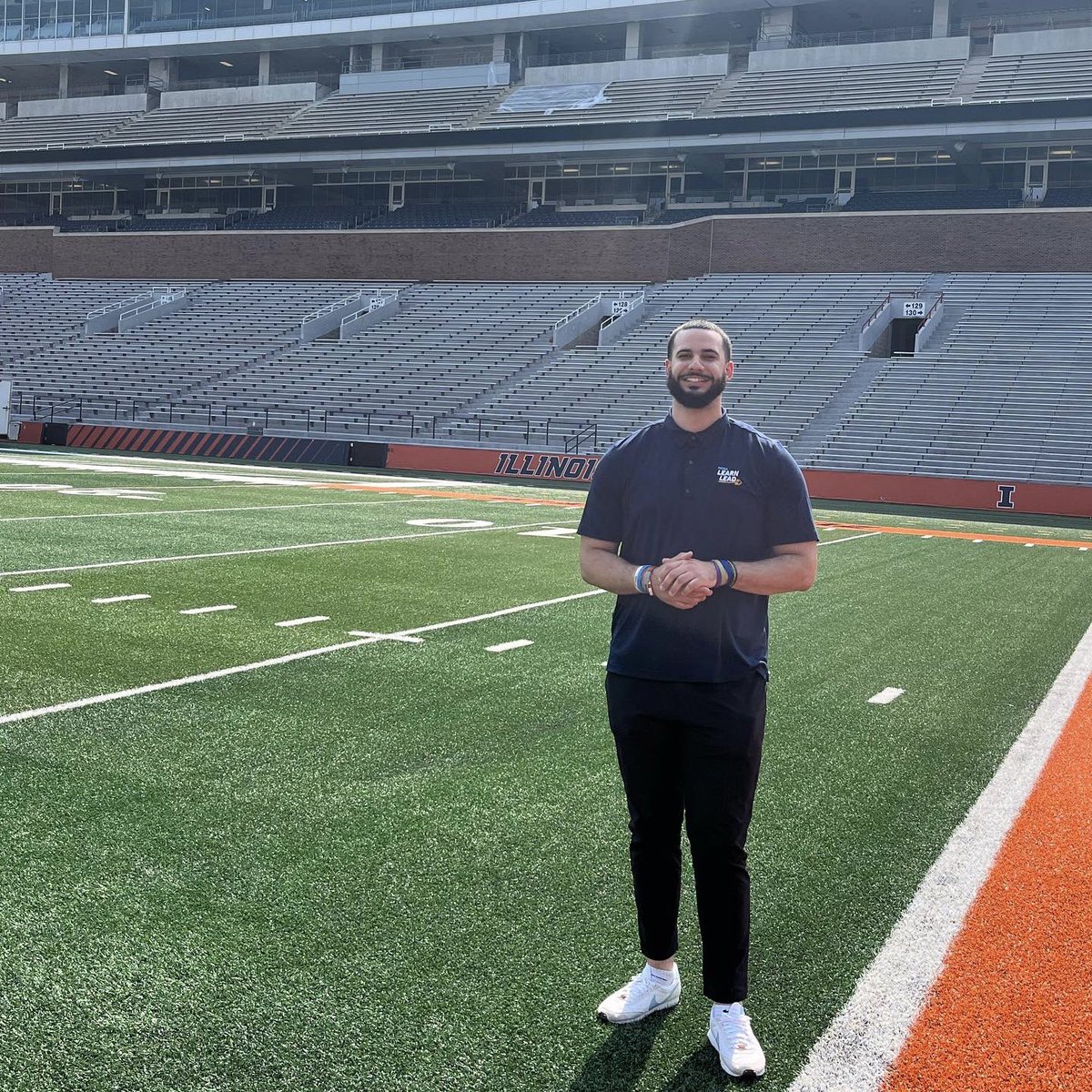 shlosiskind's tweet photo. “I ain’t gotta watch the clock, this here PERFECT timing!” 🟠🔵

New journey. New location. Moving with intention. Trusting his plan. Learning. Growing. Doing what brings me joy. Doing what I dreamed about. 

SADev professional + future Doc

🙏🏼🖤 https://t.co/AxMFK8e7RB