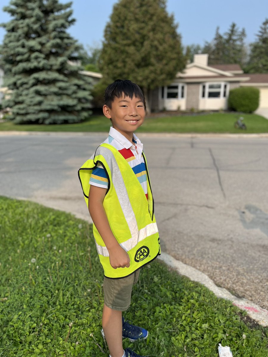 High fives, thumbs up, and a big round of applause 👏 
Our cohort of new school safety patrols have officially completed their patrol training! <a href="/CAA/">Canadian Automobile Association</a> <a href="/wpgpolice/">Winnipeg Police</a>