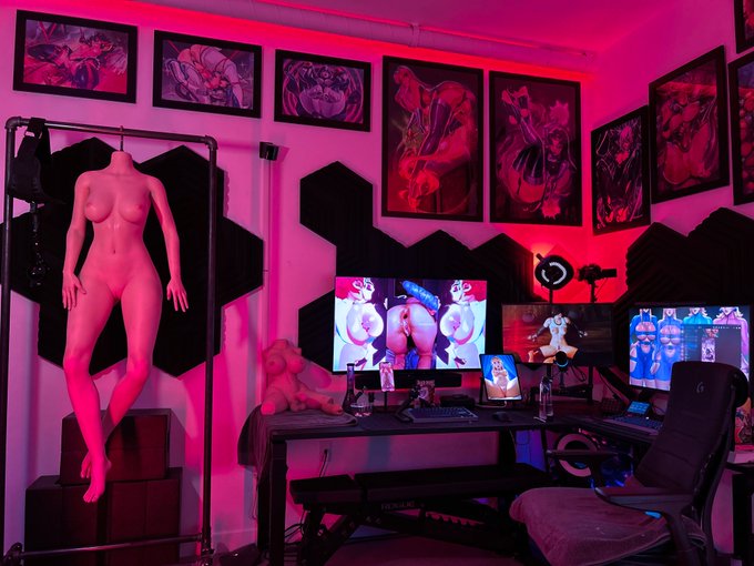 please, step into my office https://t.co/LdiUysR17u