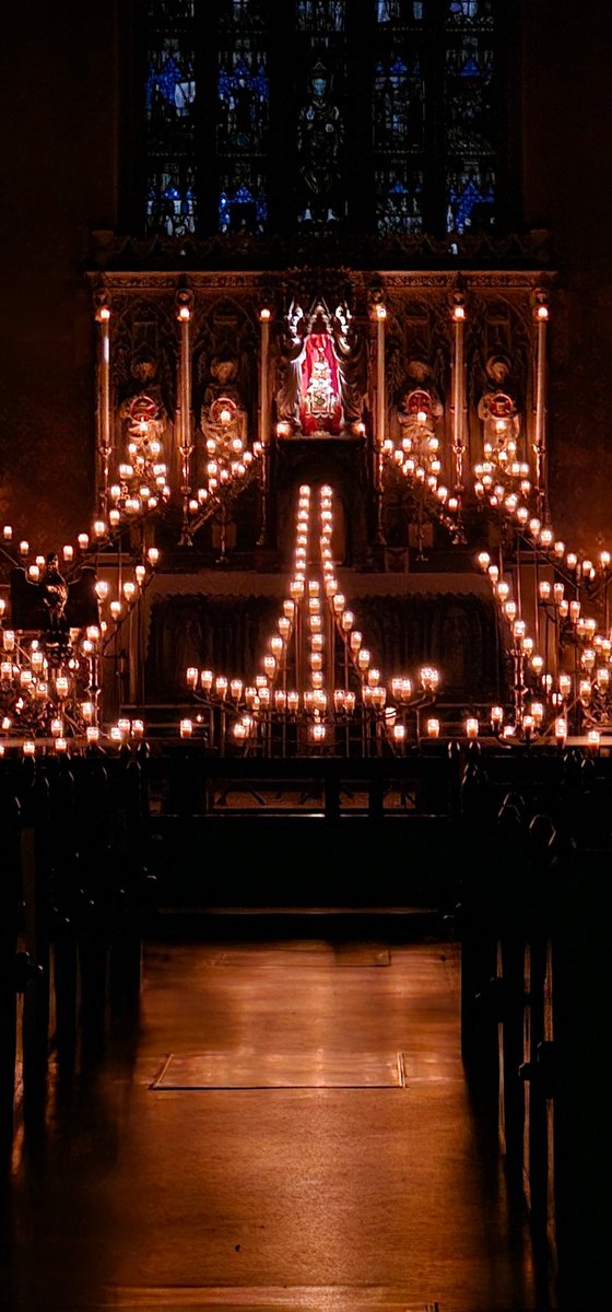 OratoriansMcr's tweet image. We thank Thee that Thy church unsleeping, While earth rolls onward into light,
#Manchester #Oratory #CorpusChristi2023 #Quarantore #40hours #prayer #BlessedSacrament