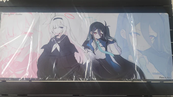 ついに到着!! 机が汚くてまだ包装を開けていないままにしておく予定ですが、思ったよりいいですね 