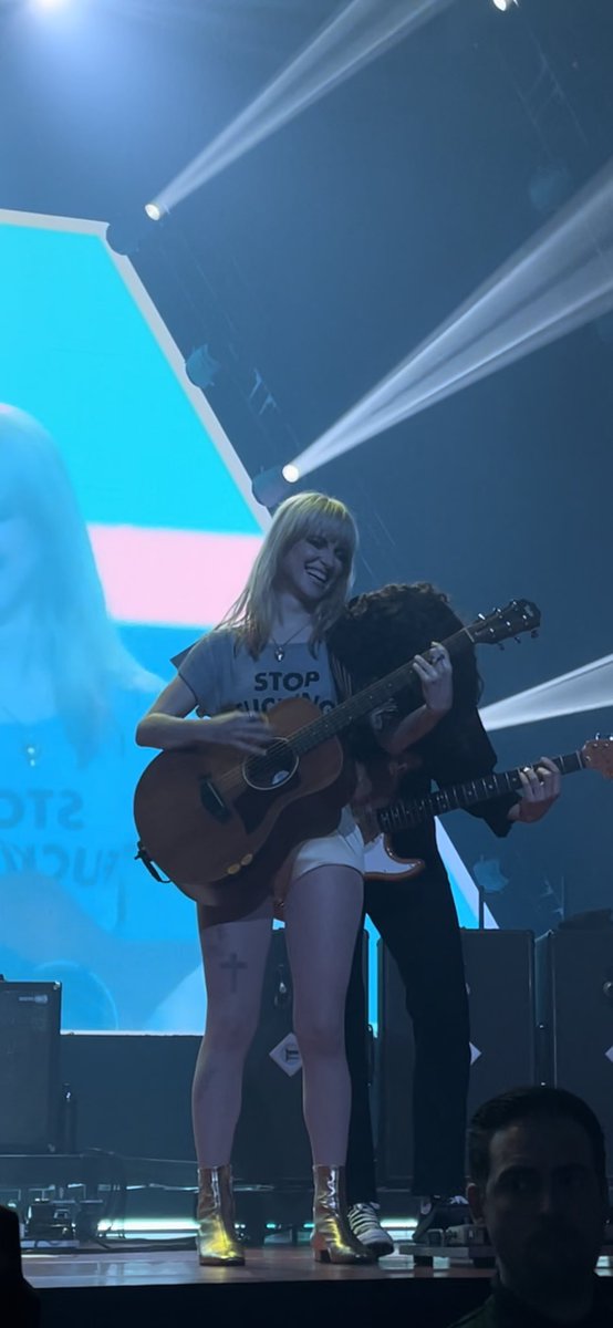 nadiuhelizabeth's tweet photo. A little Tayley moment ๐ฅน#ParamoreToronto #Paramore https://t.co/dnd9fnKsVL