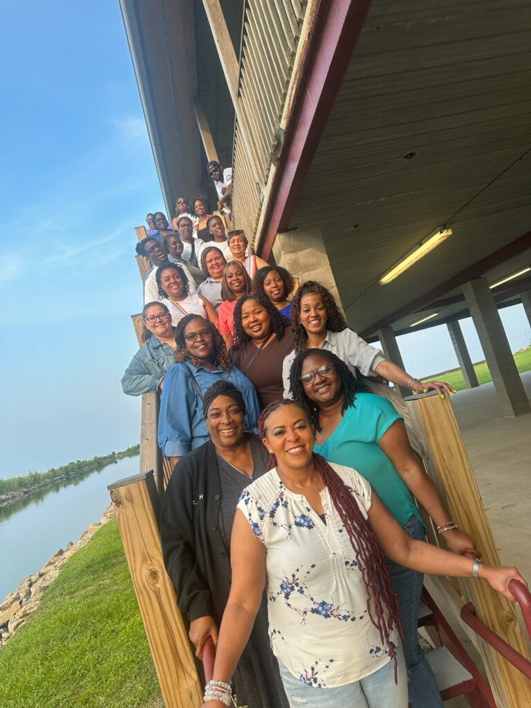GaryvilleMagnet's tweet photo. Change is never easy… Sending hugs, kisses, and everything in between to my GMMS Family for celebrating me today!!! It doesn’t matter if I am in the building or not, we will ALWAYS BE FAMILY!!! #excellenceatGMMSisahabit https://t.co/Uwj6EEZ3Wm