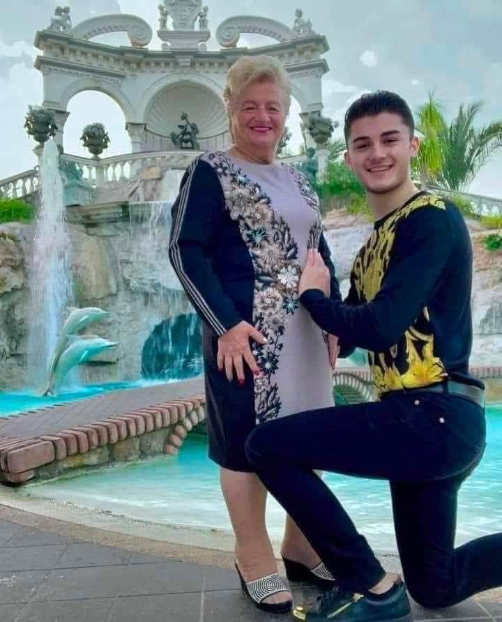 الجماعة عم يلعبوا بأسماء #رئاسة_الجمهورية و يحاولوا تسجيل نقاط و مين بنقط أكثر و المعروف طبيا انو اللي بنقط لازمو دكتور اخصائي كلى و مسالك بولية حتى ما تكبر  معو المشكلة
الصورة ما الها علاقة بالموضوع 🙄
الصورة لوحدة فتحت الDM و اجا نصيبها
#صباح_الخير_والسعاده_للجميع