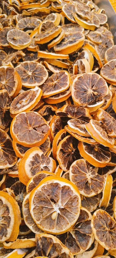 AnthonyIso10's tweet photo. In the #Khatlon region #Tajikistan, #lemons and dates are dried along with other #fruits😋
В Хатлонской области (Таджикистан) лимоны и финики сушат вместе с другими фруктами👍 https://t.co/N5idGDkWJi