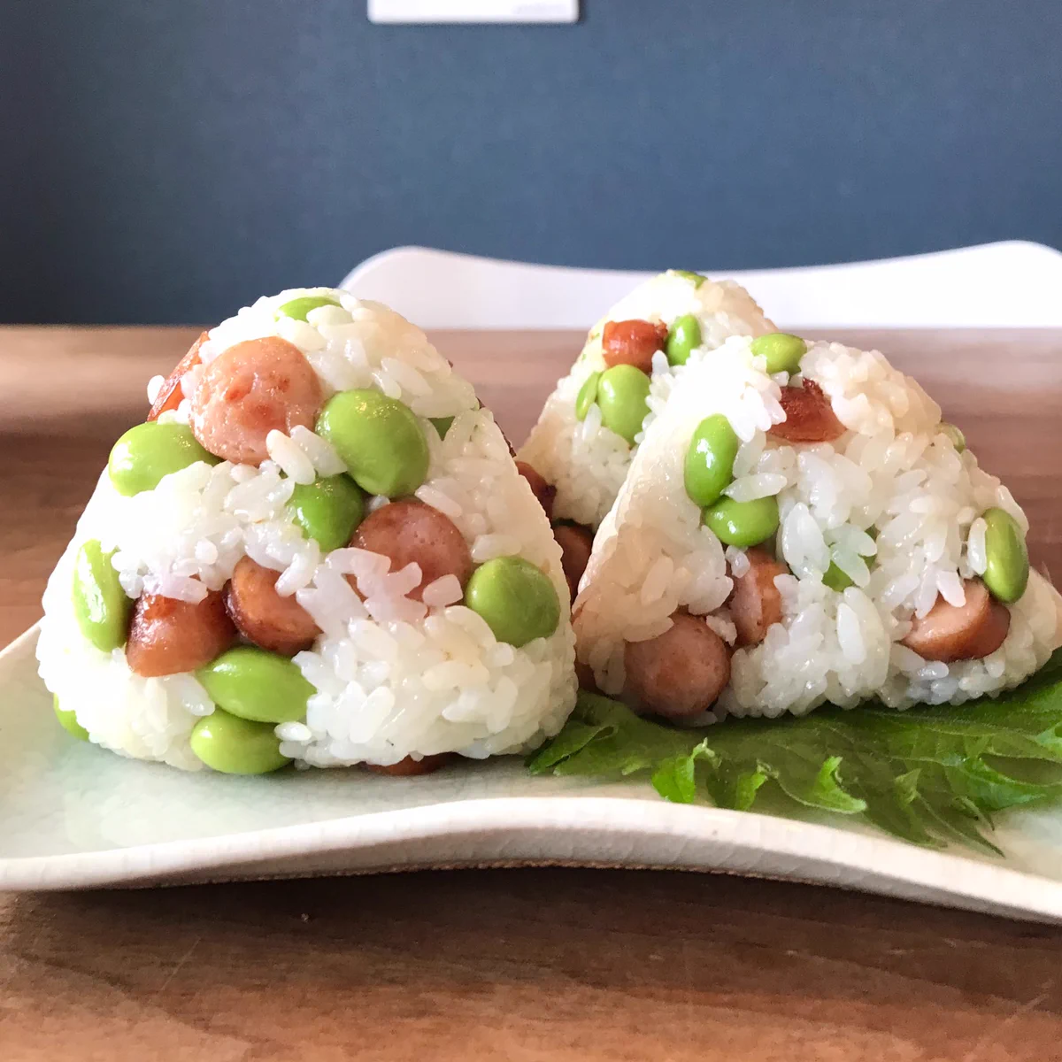 何度作っても美味しすぎる？！枝豆やウインナーを使った、とっても美味しそうな「おにぎり」のレシピ！
