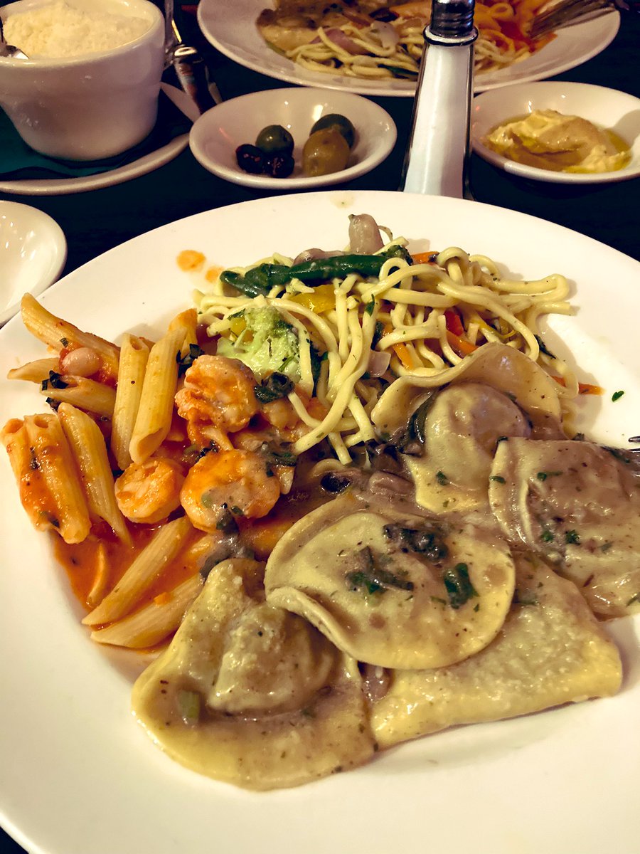 MaSpring1526's tweet photo. #Becco
ヘルズキッチンで見つけたプレシアターディナーが30ドルでいただけるイタリアン!
いつも賑わっていて美味しいのがすぐわかる
パスタはアンリミテッド(笑)
いくらでもどうぞ〜
気に入って2回行ってしまった😅
ヘルズキッチンにはおしゃれなレストランがたくさんですね
#NY https://t.co/Y8CpOGkjf2
