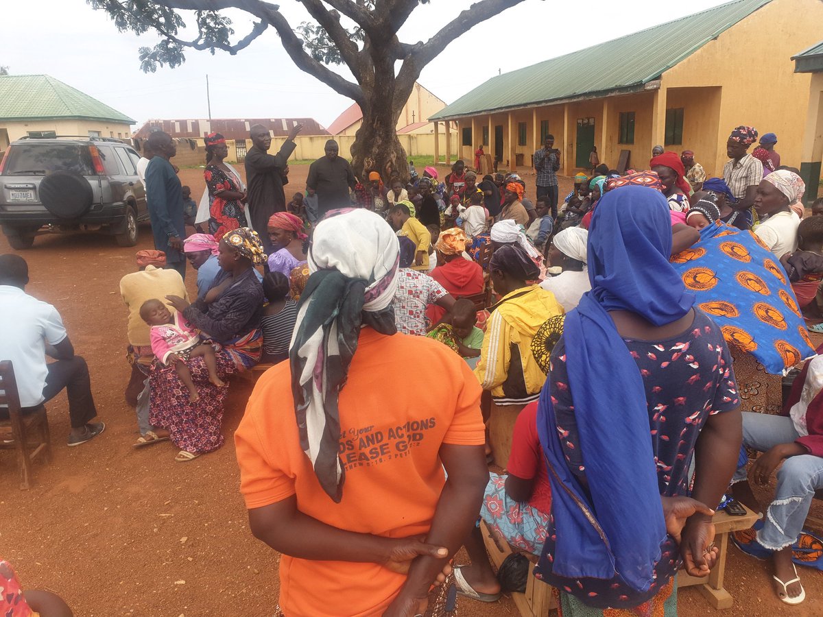 dastuacademy's tweet photo. VISIT TO IDPs BY DASTU  FOUNDATION IN COLLABORATION  WITH NIGERIAN CHRISTIANS IN DIASPORA, UK CHAPTER @PILOT PRIMARY SCHOOL BUNGHA FOLLOWING COORDINATED ATTACKS BY FULANI HERDERS IN MANGU LGAs. FOR PARTNERSHIP,  +2348159676960; Email dastufoundation@gmail.com https://t.co/WHN5qhbTgV