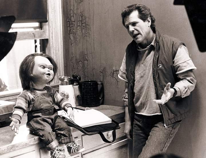 Legendary horror filmmaker Tom Holland (CHILD'S PLAY, FRIGHT NIGHT) kindly replied to questions asked about acting in the film CHANGES, reviewed in Ep 11 of our podcast CARPET CITY CINEMA! Hear his thoughts next ep!

#podcast #moviepodcast #tomholland #frightnight #childsplay