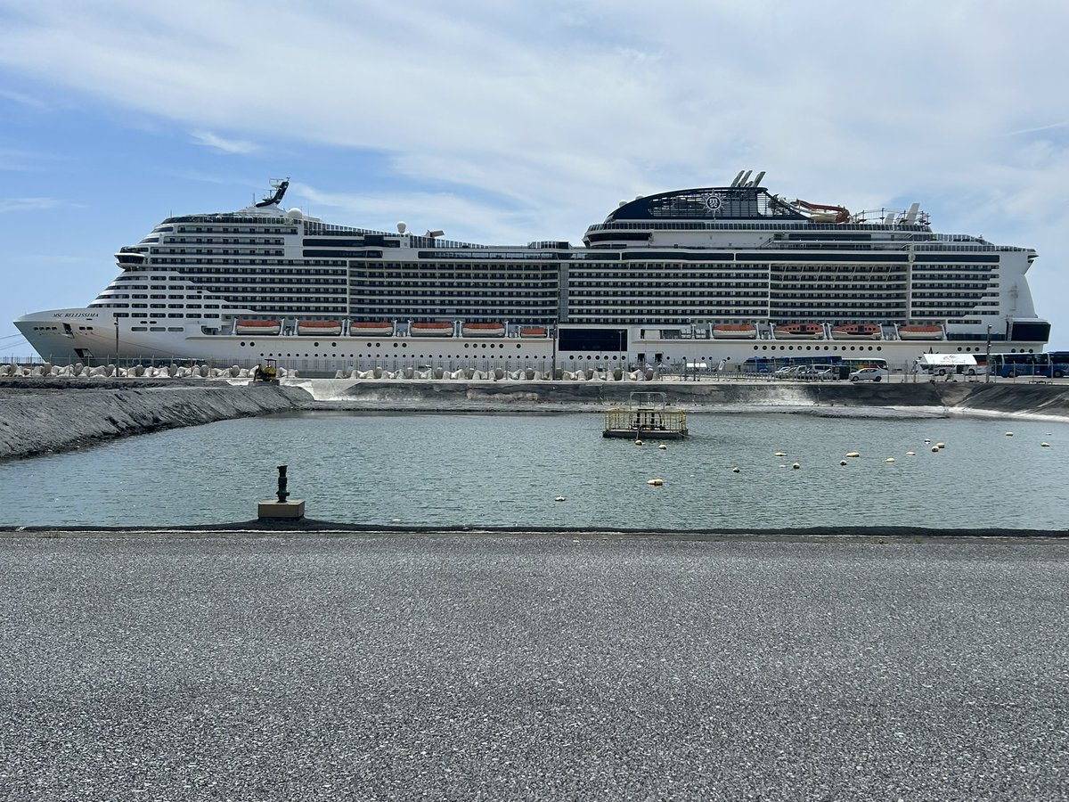 achi1554's tweet photo. この間見てきたよ😁
この豪華客船🛳️世界で3番目にデカいらしい😳
いつか乗ってみたいよねー🥰 https://t.co/OK8C7TqhYA