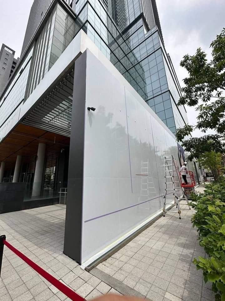 7BTS_ARMYMEXICO's tweet photo. En instalaciones de HYBE se estรก realizando un mural conmemorativo por el Dรฉcimo aniversario de los chicos #BTS
Que hermoso detalle ๐๐
#7btsarmymรฉxico
#soyarmyigualquetu
#armysiendoarmy
#FestaWithTakeTwo
#FESTA2023
#army https://t.co/VuKd8dufGh