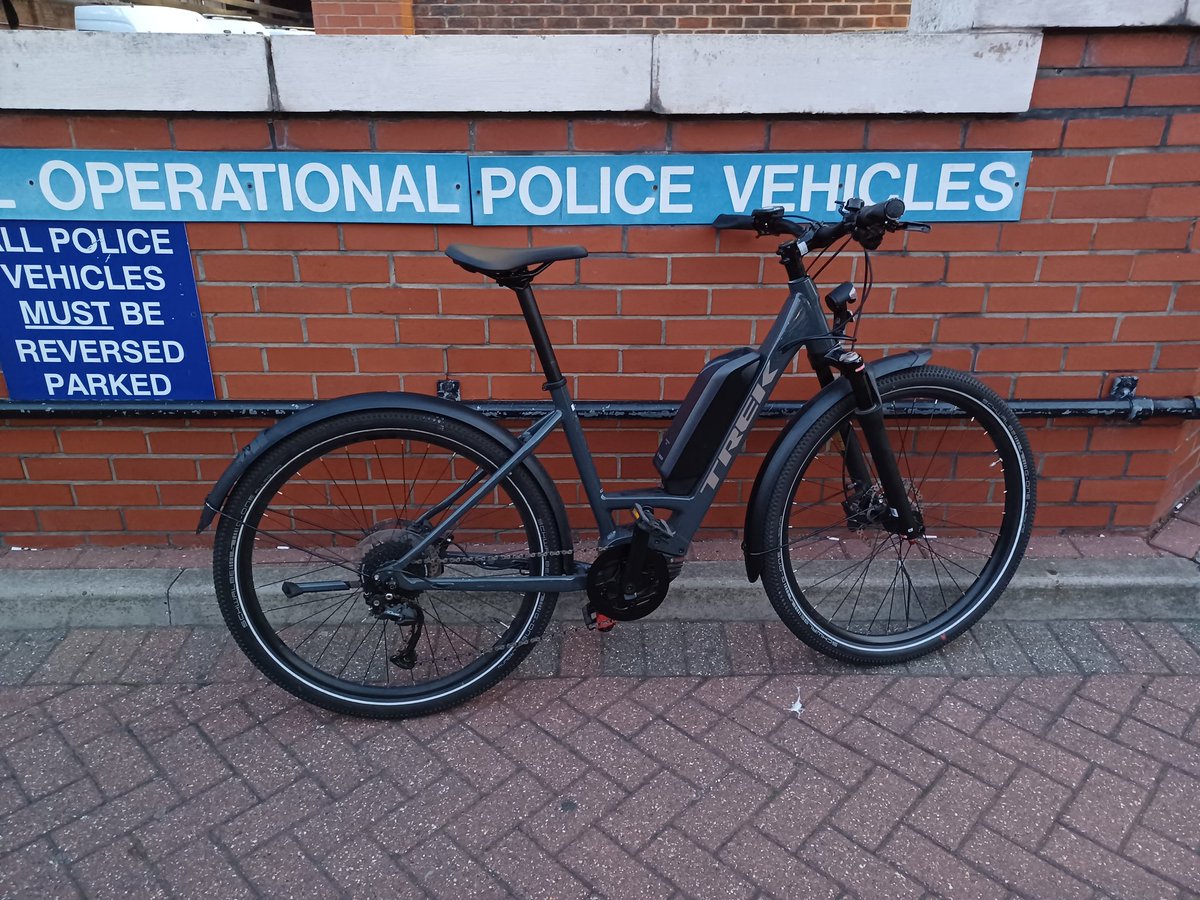 MPSSpecials's tweet photo. #CEMSC assisted @MPSTowerHam PTF with an urgent assistance of males making off, stolen bike recovered and return to a happy owner. @bikeregister used to confirm. Make sure your bikes registered! https://t.co/VBtVID4NNO