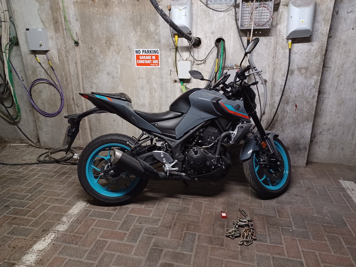 MPSSpecials's tweet photo. #CEMSC @MPSTowerHam flagged down by members of the public to possible stolen vehicles in a car park. 1x Car recovered to its rightful owner and 1x Motorbike returned to its rightful owner https://t.co/WOdL8vmwYV