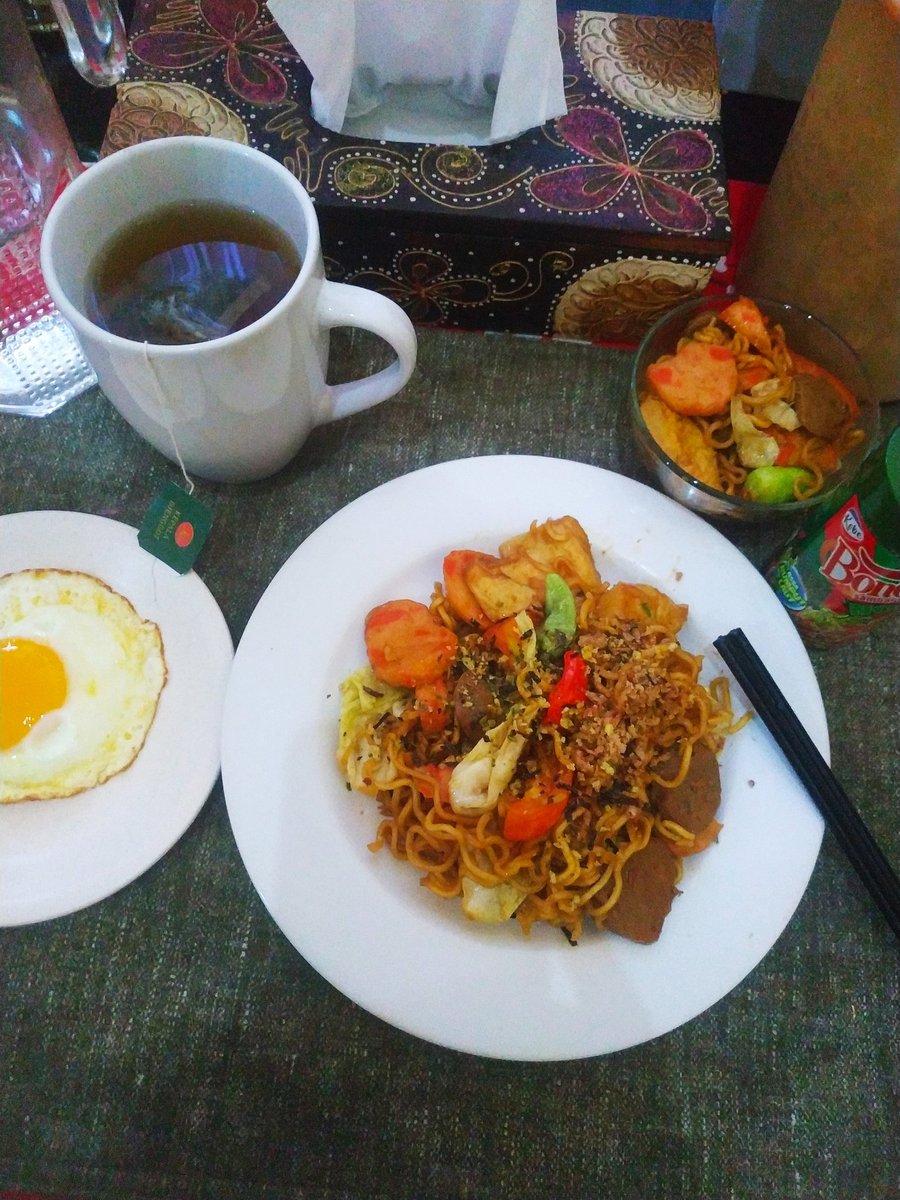 NPingitz's tweet photo. Happy weekend 😍
.
Yang mo pergi selamat jalan semoga lancar sampai tujuan
.
Tak perlu basa- basi ntr ndak basi bener.
Mari sarapan pagi"
_____++
#23323LR
#ttdj
#miegoralaaq
#lezatos
#stayhppy https://t.co/sjqRSLe4YU