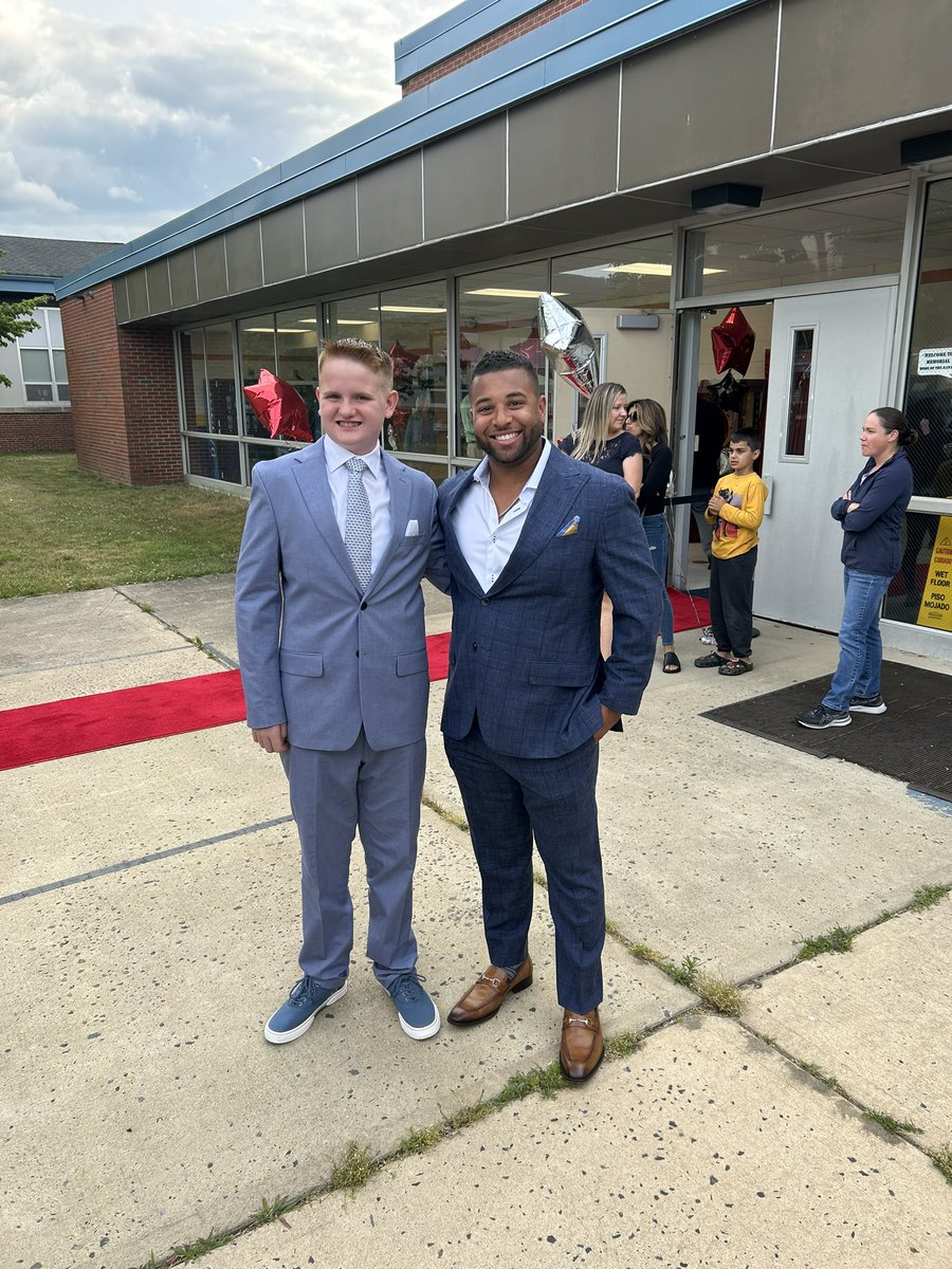 melpatterson803's tweet photo. Tyler is all set for his 8th grade dance at Memorial Middle School! He met his favorite Principal, @memorialBrogna and one of his favorite coaches, Mr. Marvin, on the red carpet! #proudstepmom @JPatterson07757 https://t.co/gaW3yaLEsW