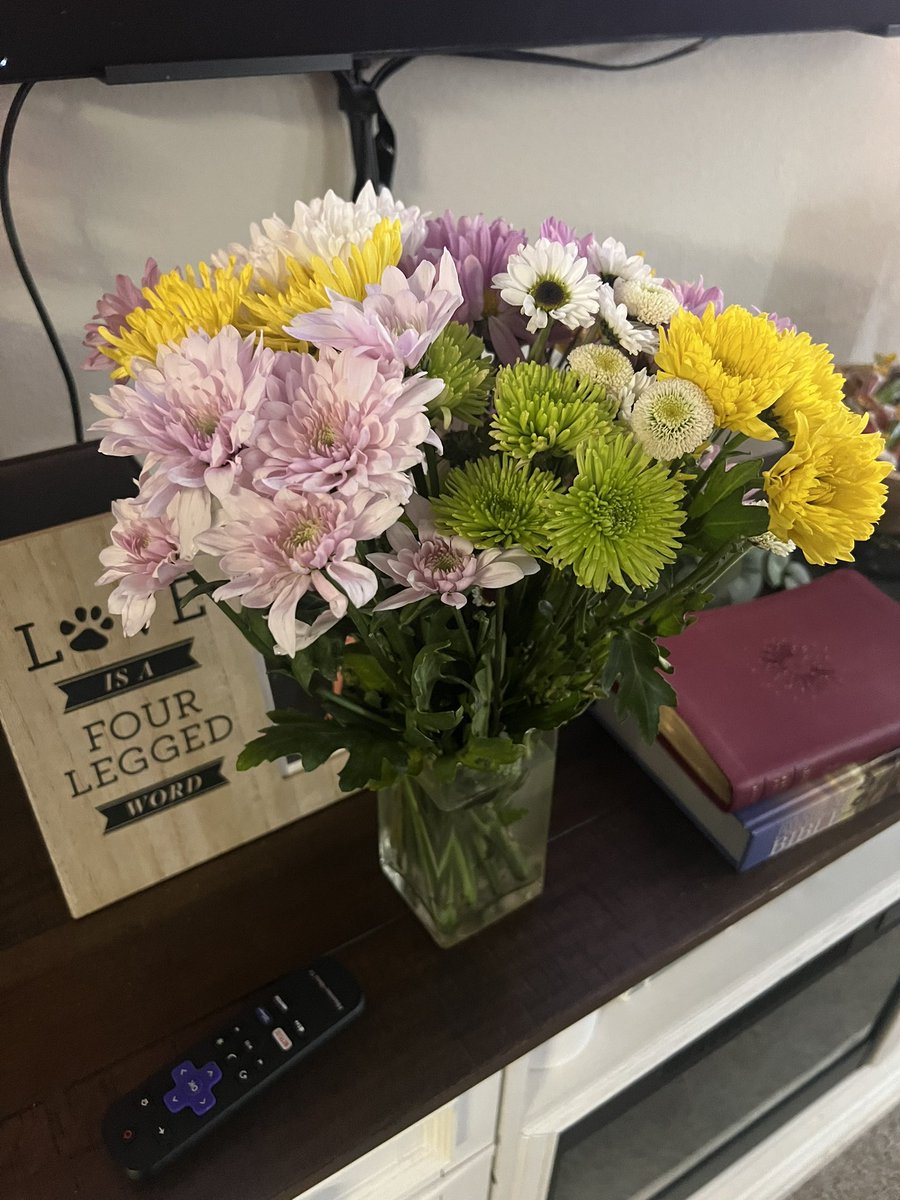 Shout out to my BOK Hillside crossing team for the sweet gifts and flowers for my birthday tomorrow!! I’m blessed with the best! ❤️ <a href="/BankofOklahoma/">Bank of Oklahoma</a>