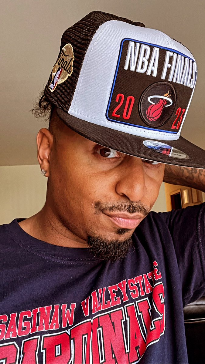 CoachRobMcD's tweet image. Finally got my hat! #GoHeat