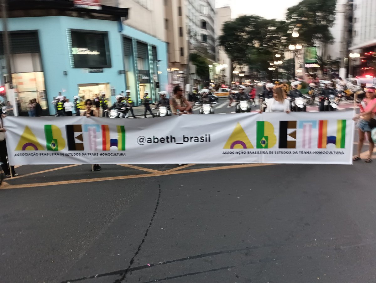 AbethBrasil's tweet photo. ABETH PRESENTE na 6a Marcha do #orgulhotrans de #saopaulo!
#orgulho #pride #lgbt #trans #abeth https://t.co/XI3xj564yy