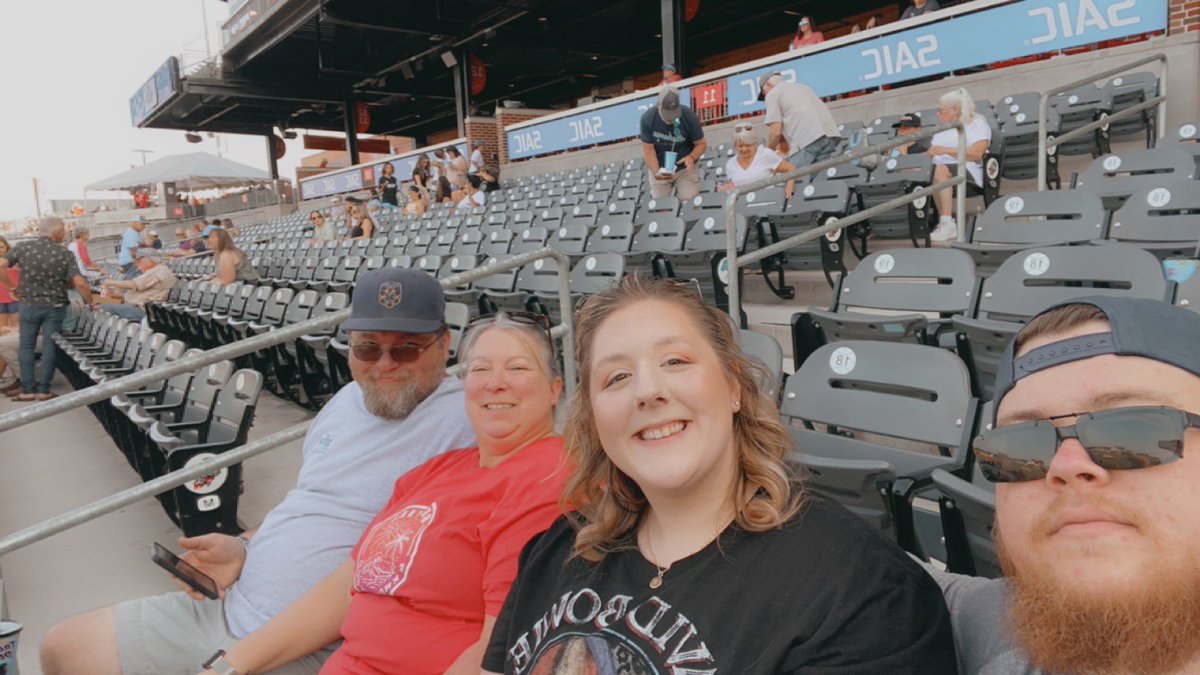 First baseball game for me w/the best man & in laws 💓 #haveablast